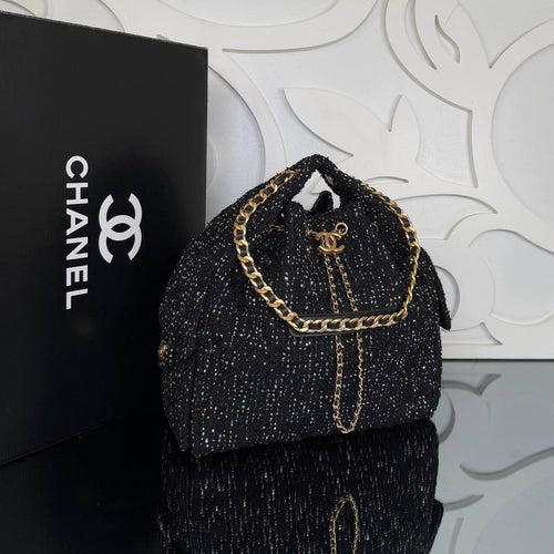 25 Medium Canvas Handbag | Black | angled view