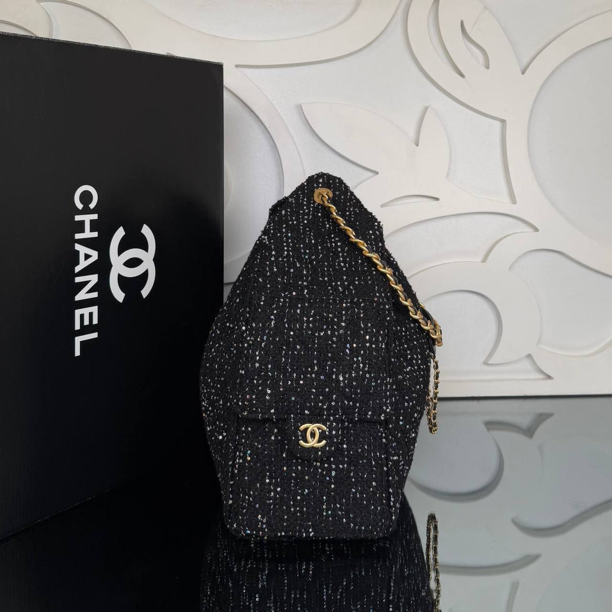 25 Medium Canvas Handbag | Black | side view