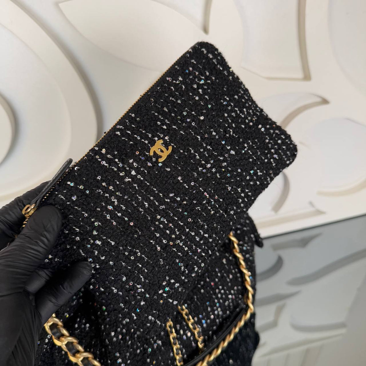 25 Medium Canvas Handbag | Black | pouch detail