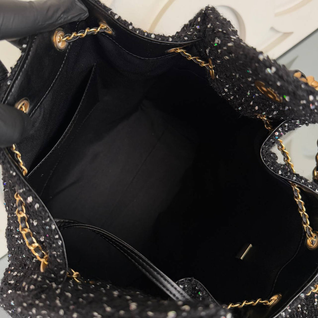 25 Medium Canvas Handbag | Black | bag interior