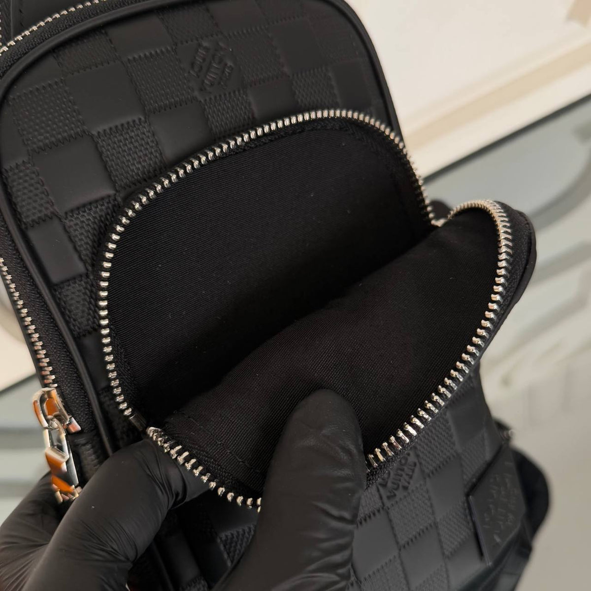 Avenue Sling Bag PM | front pocket