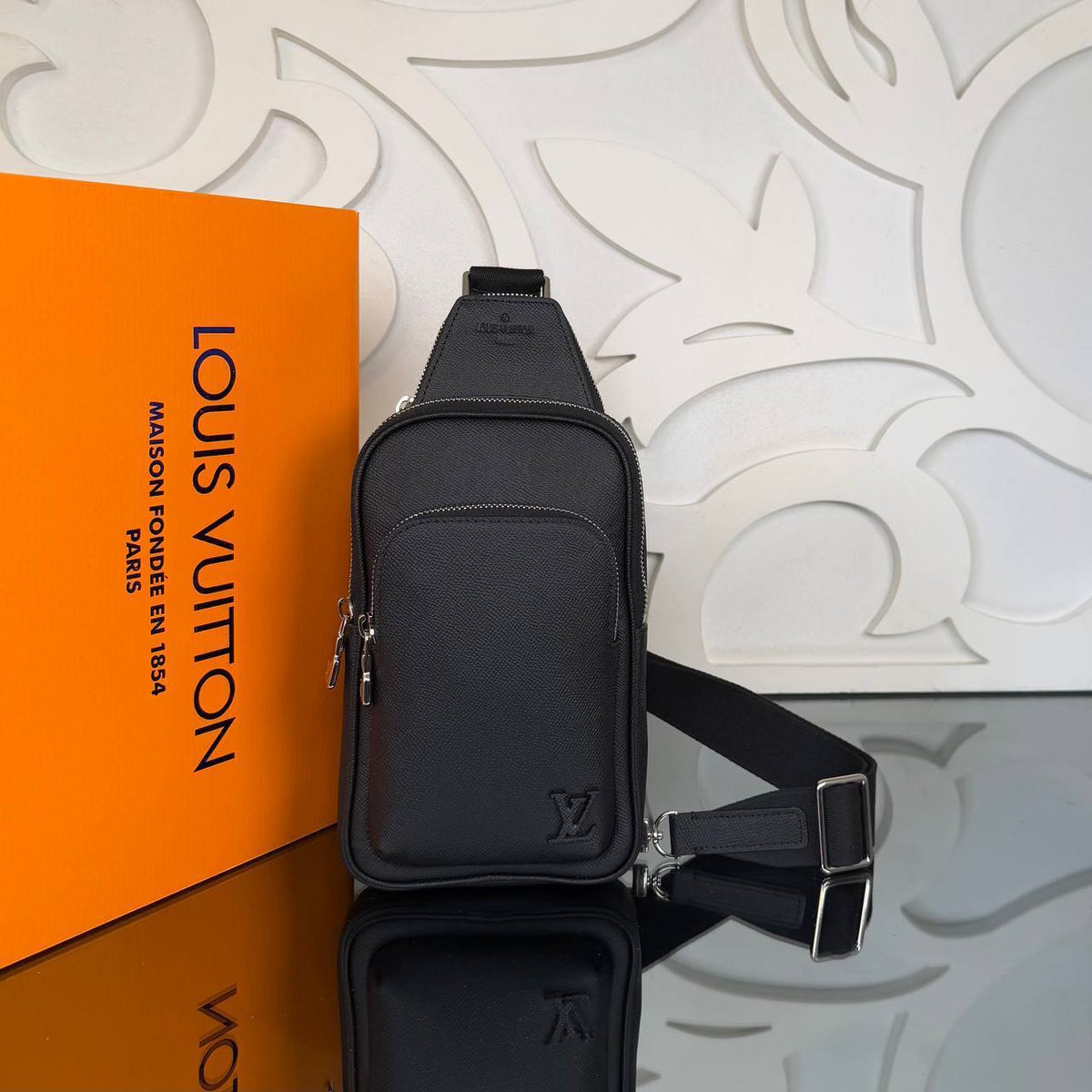 Avenue Sling Bag PM | Black Leather | front
