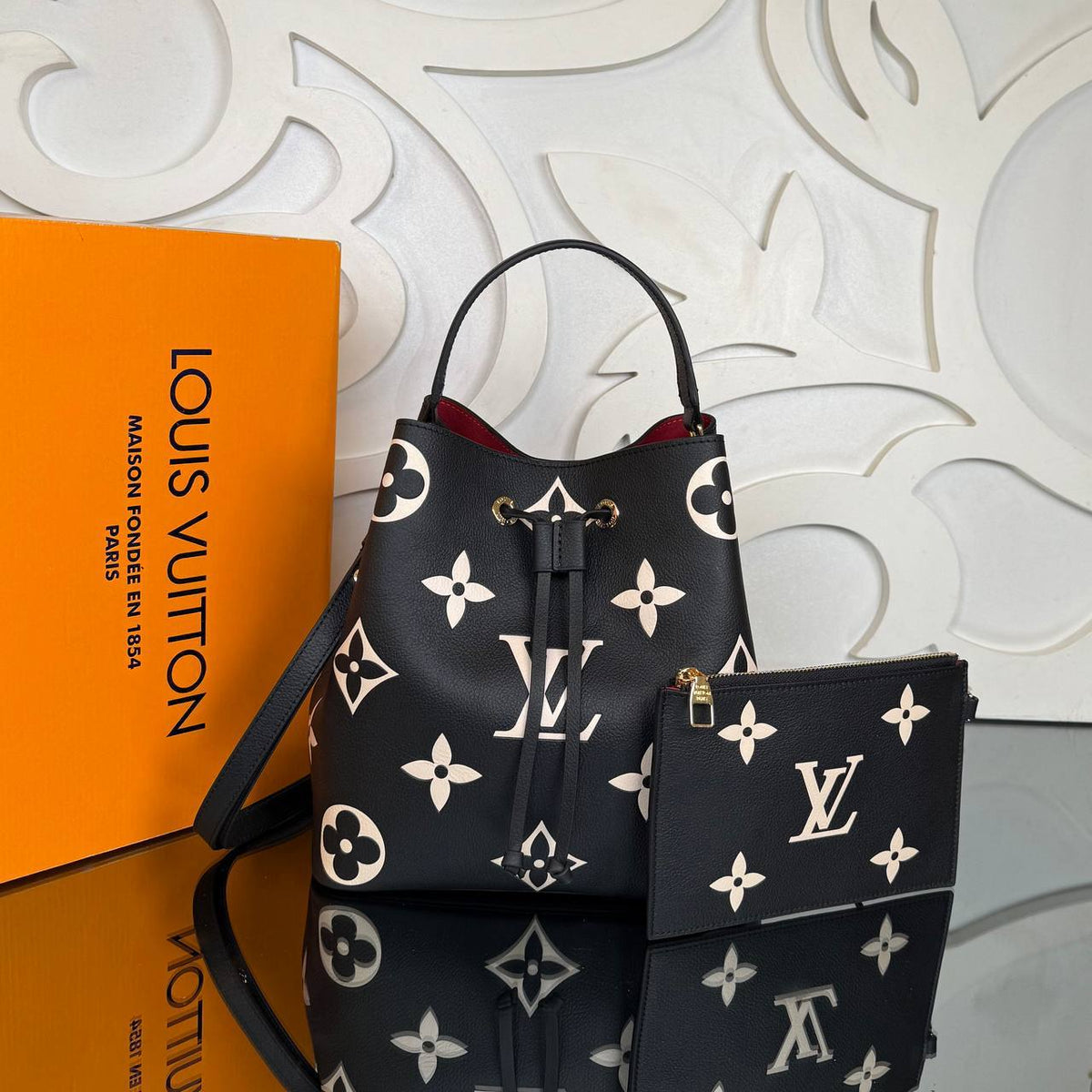 Black Bicolor Bucket Bag MM with pouch