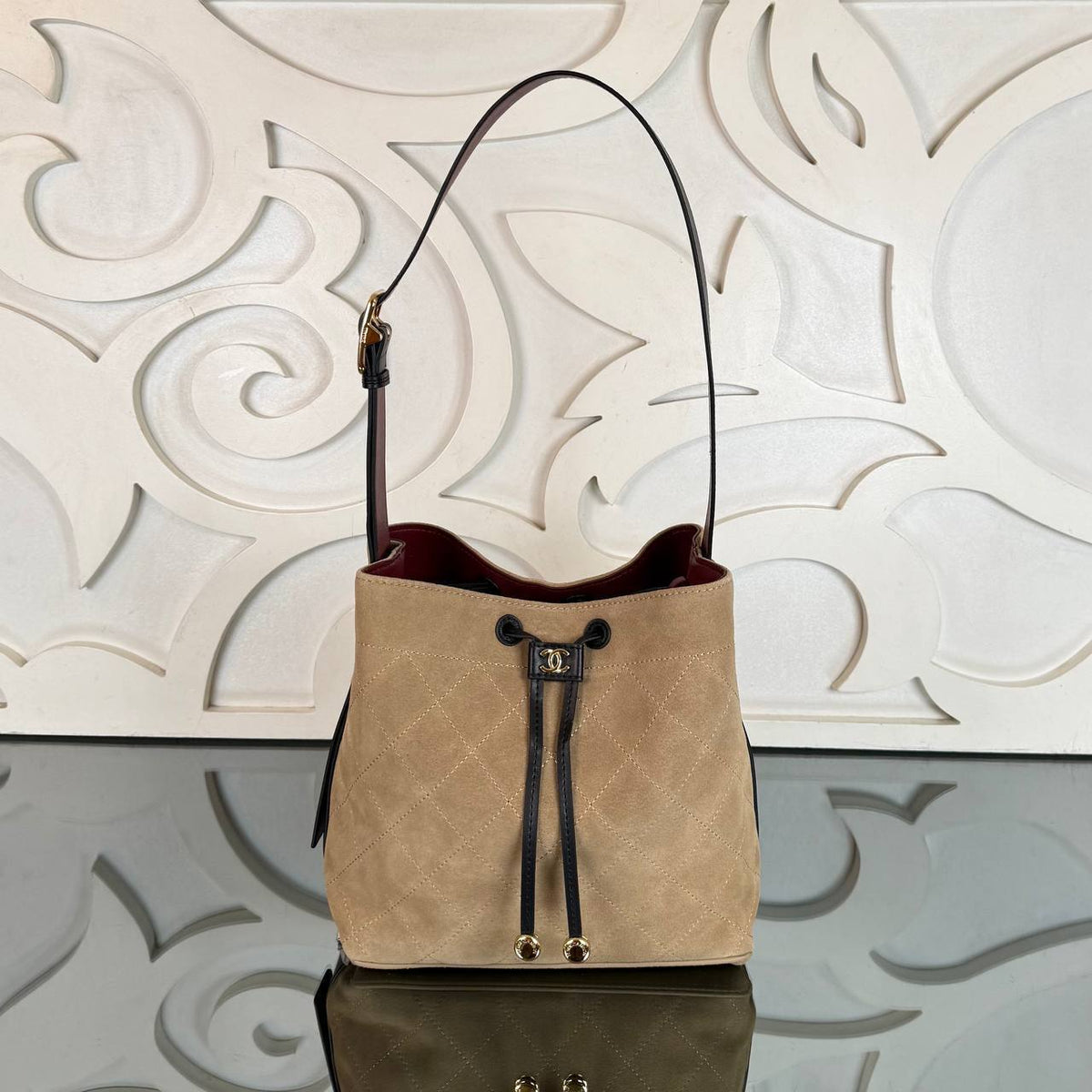 Bucket Bag Medium Beige Black front