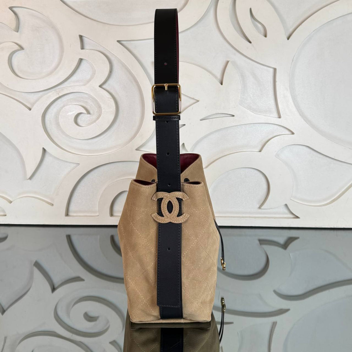 Bucket Bag Medium Beige Black side