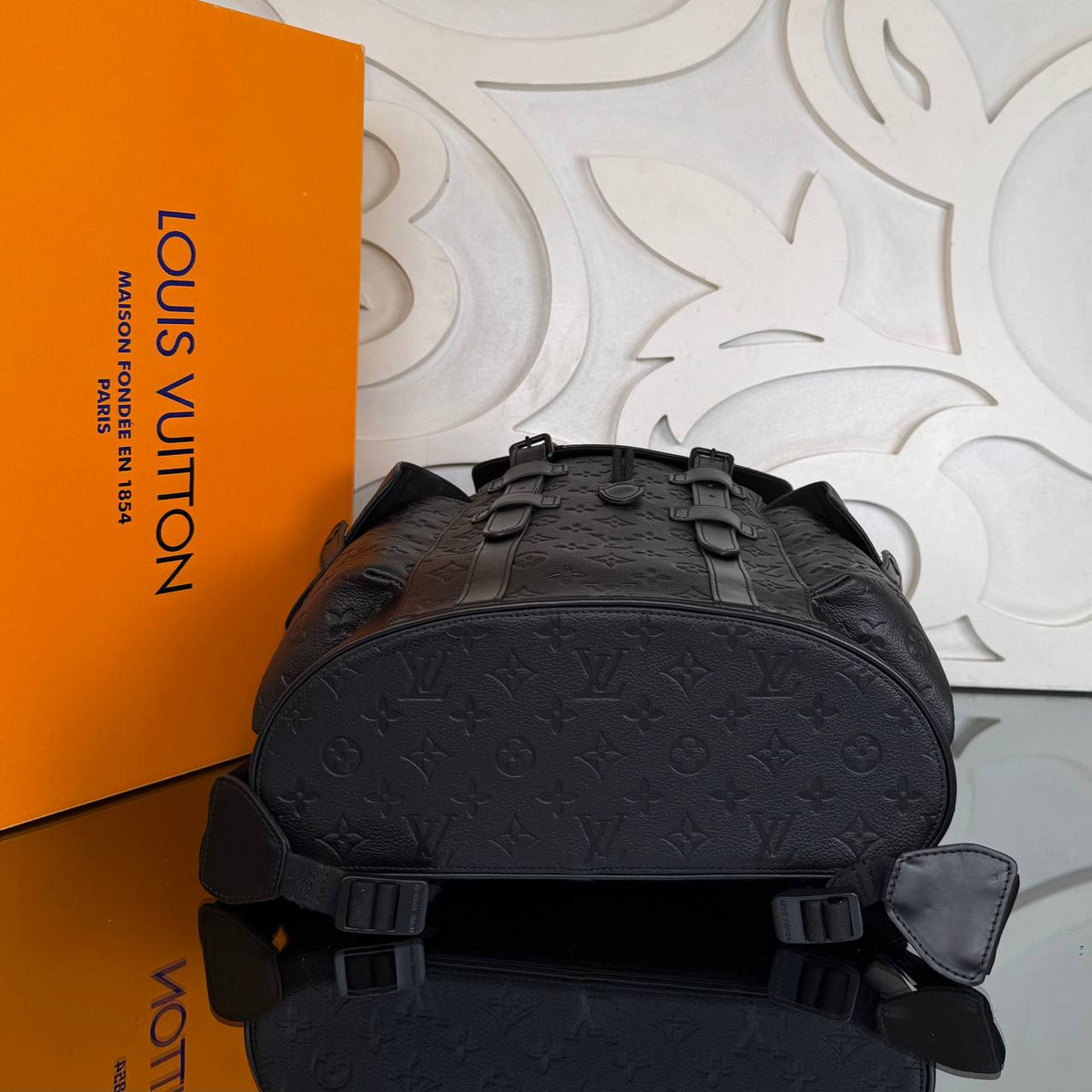 Christopher MM Backpack | Black | base detail