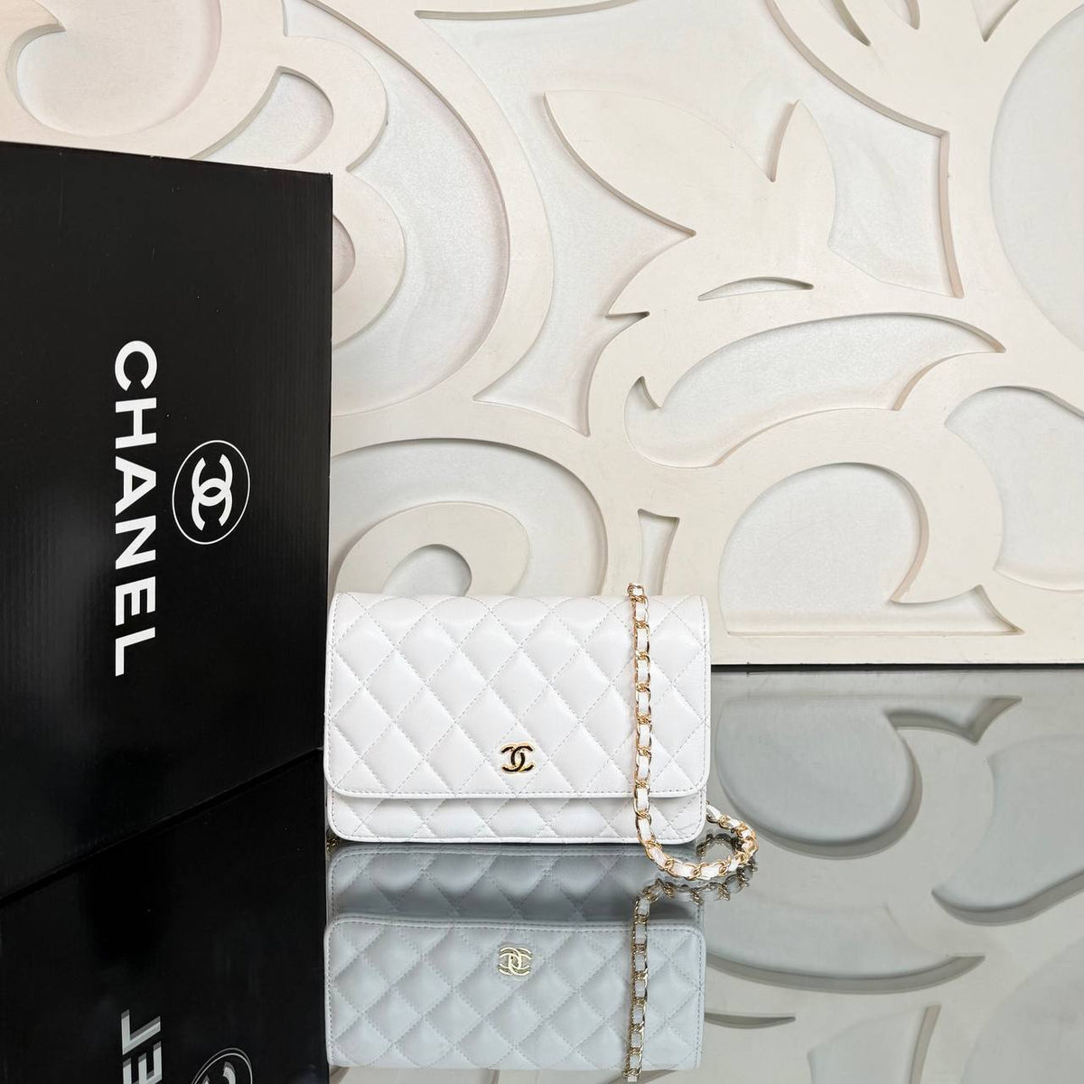 Kibrit Classic Wallet on Chain | White | front view