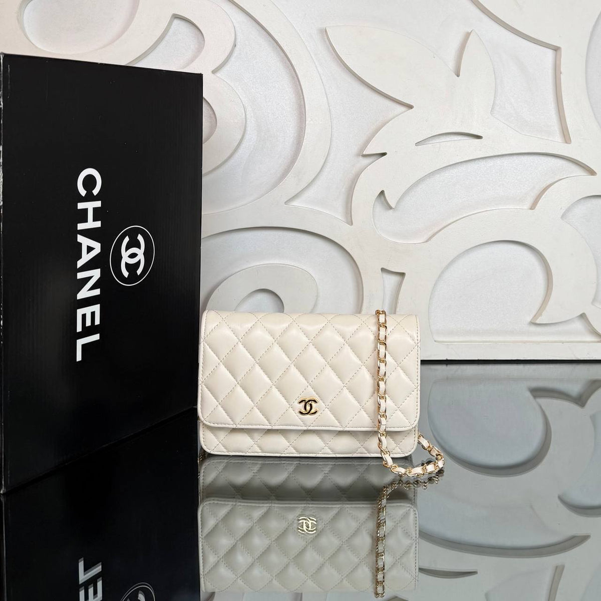 Kibrit Classic Wallet on Chain | Ivory | front view