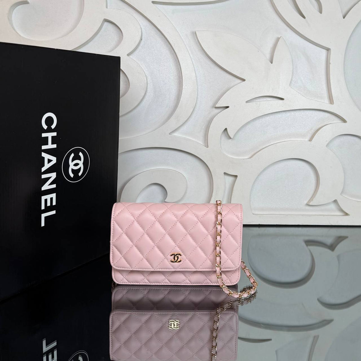 Kibrit Classic Wallet on Chain | Pink | front view