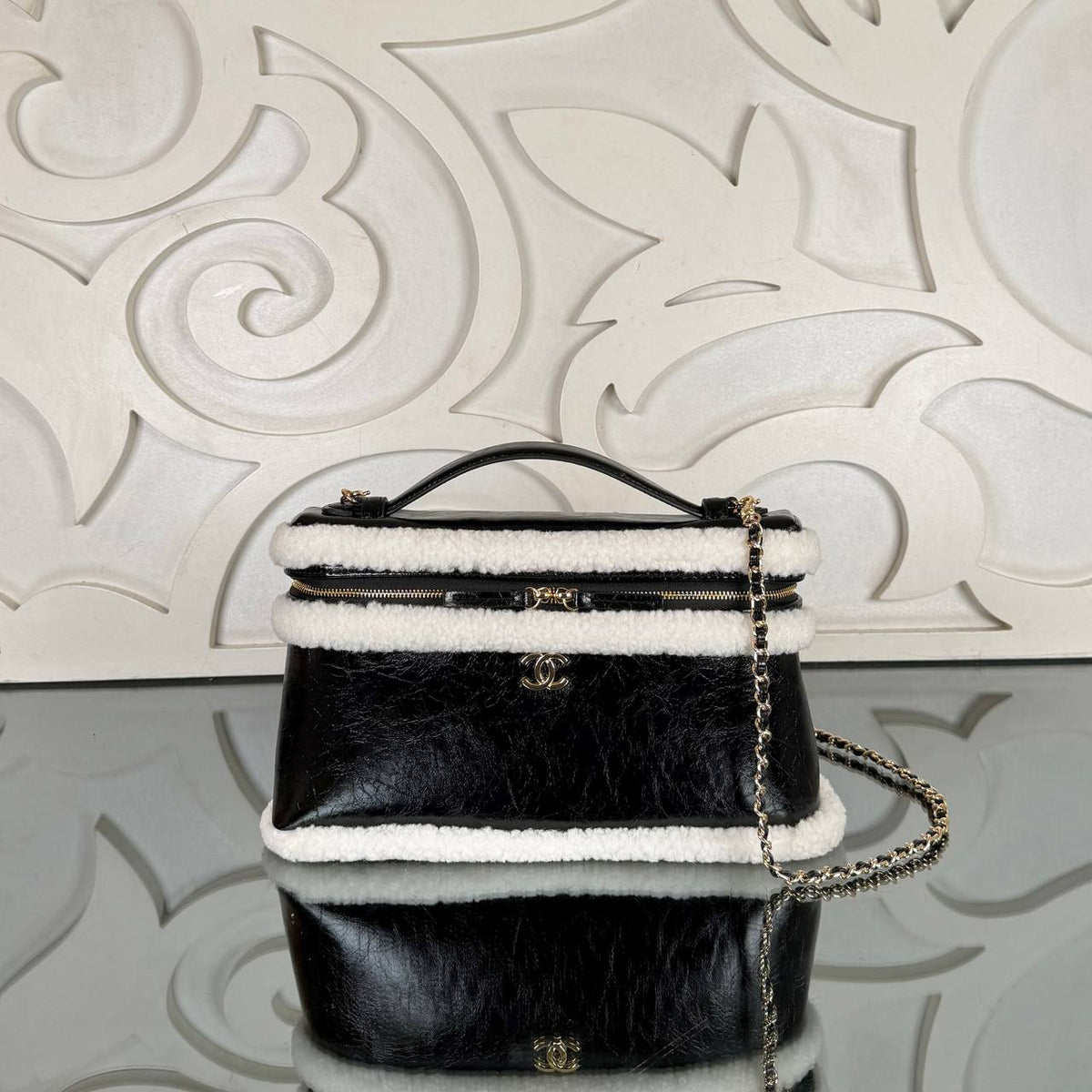 Large Shearling Vanity Case with Chain | Black