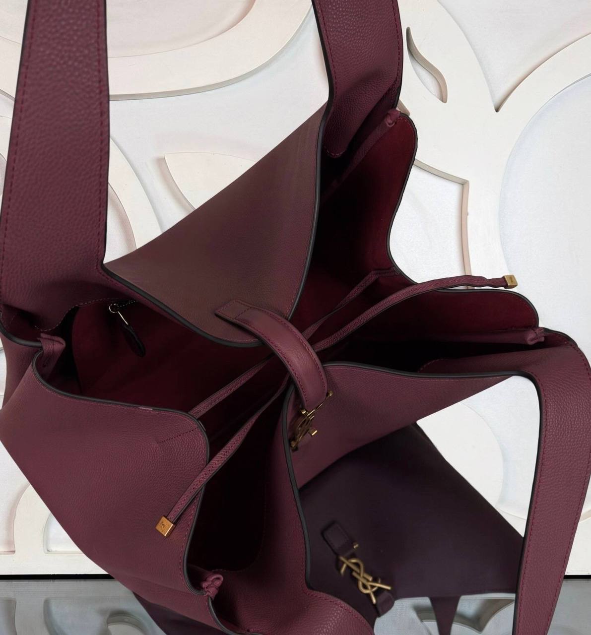 Le 5 À 7 Bea Bag | Burgundy | interior view