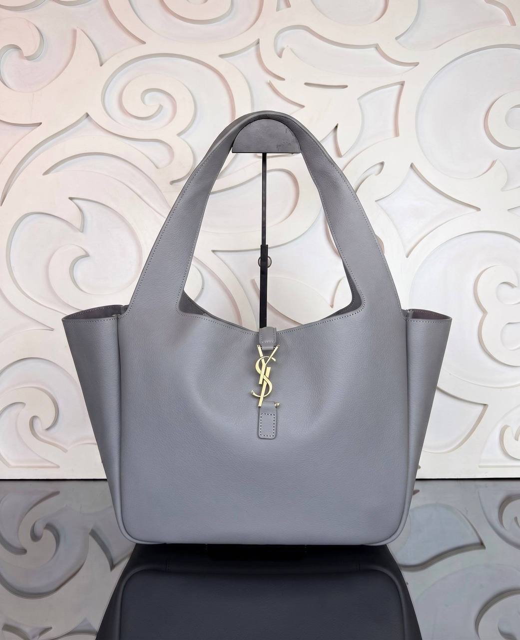 Le 5 À 7 Bea Bag | Gray | front view