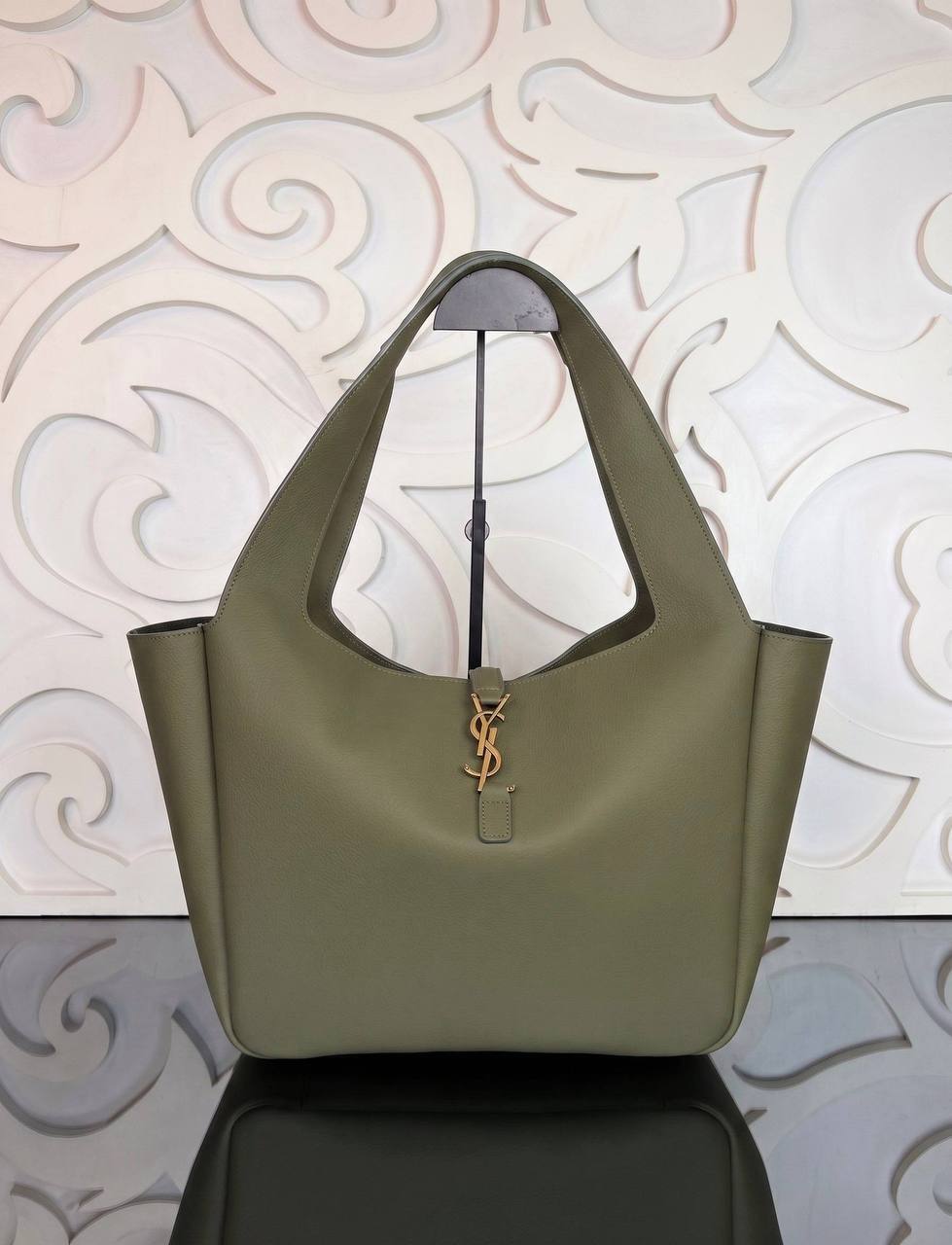 Le 5 À 7 Bea Bag | Olive Green | front view