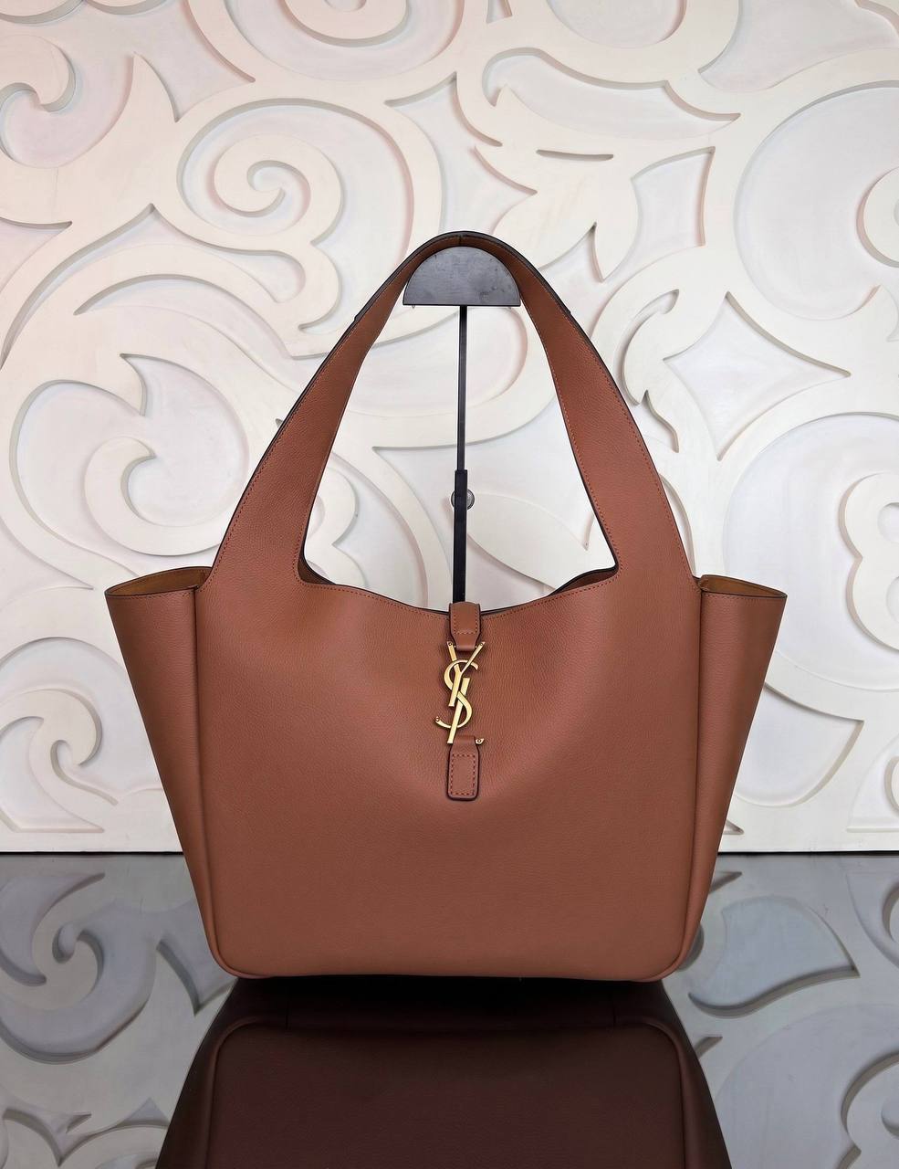 Le 5 À 7 Bea Bag | Tan | front view
