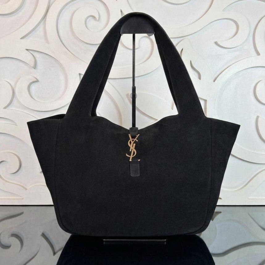 Le 5 À 7 Bea Suede Bag | Black Suede | front view