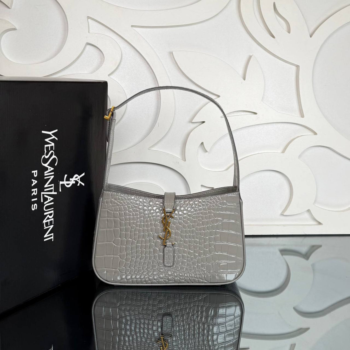 Le 5 A 7 Hobo in Smooth Leather | Gray Croc Embossed | front view