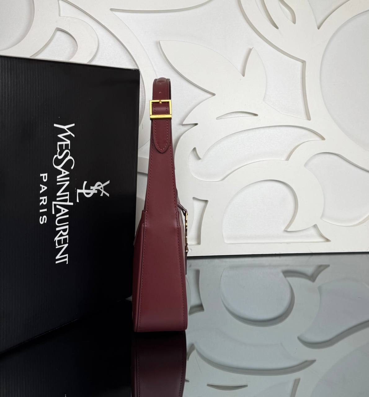 Le 5 A 7 Hobo in Smooth Leather | Burgundy | side view