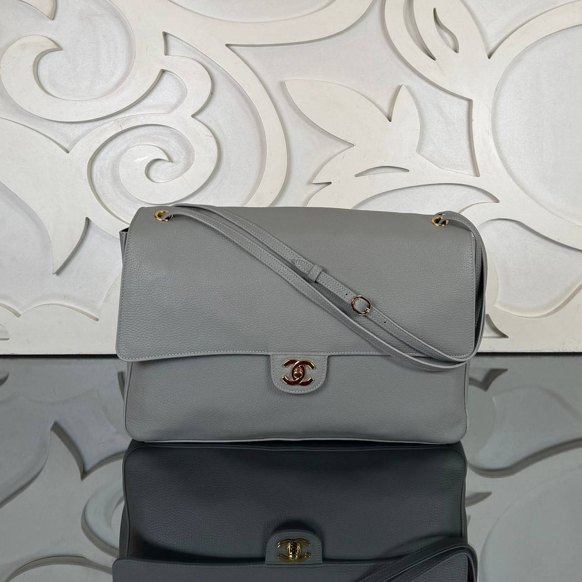 Maxi Flap Bag | Light Gray | front view
