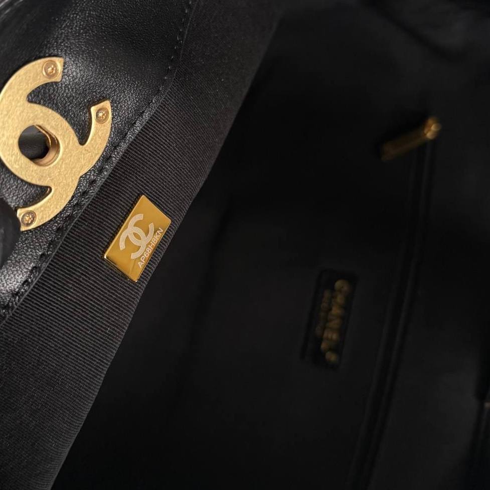 Medium Suede Shopping Bag | Brown and Black | interior detail