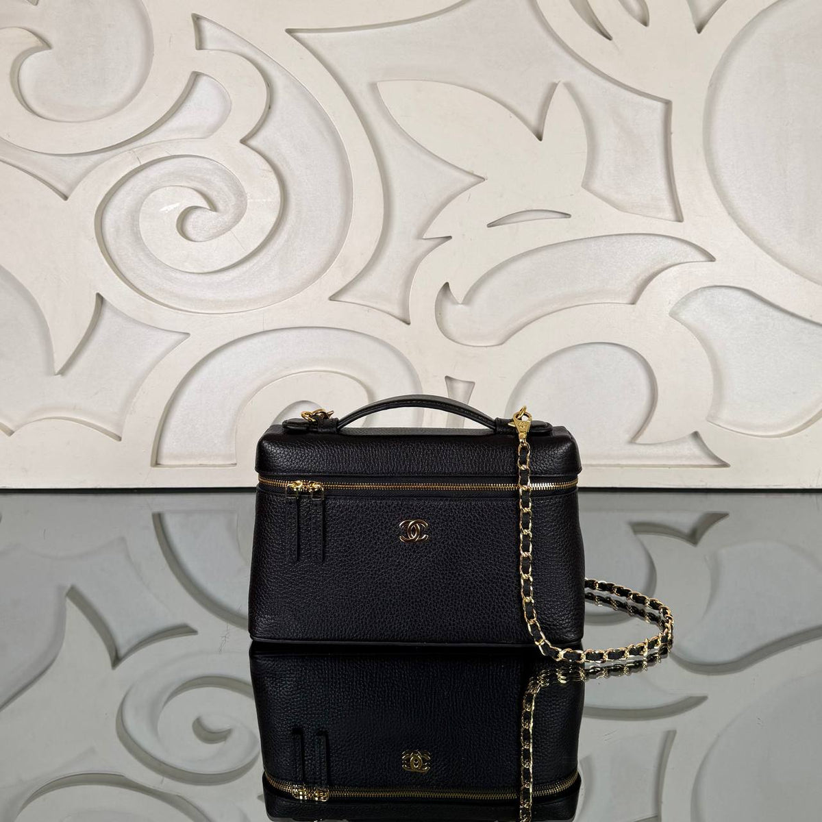 Medium Vanity Bag with Chain | Black