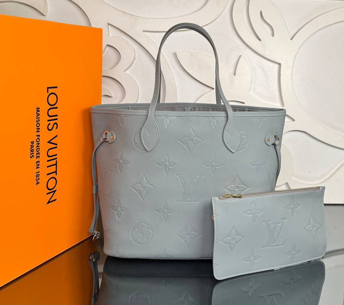 Neverfull MM | Light Gray | front view with pouch