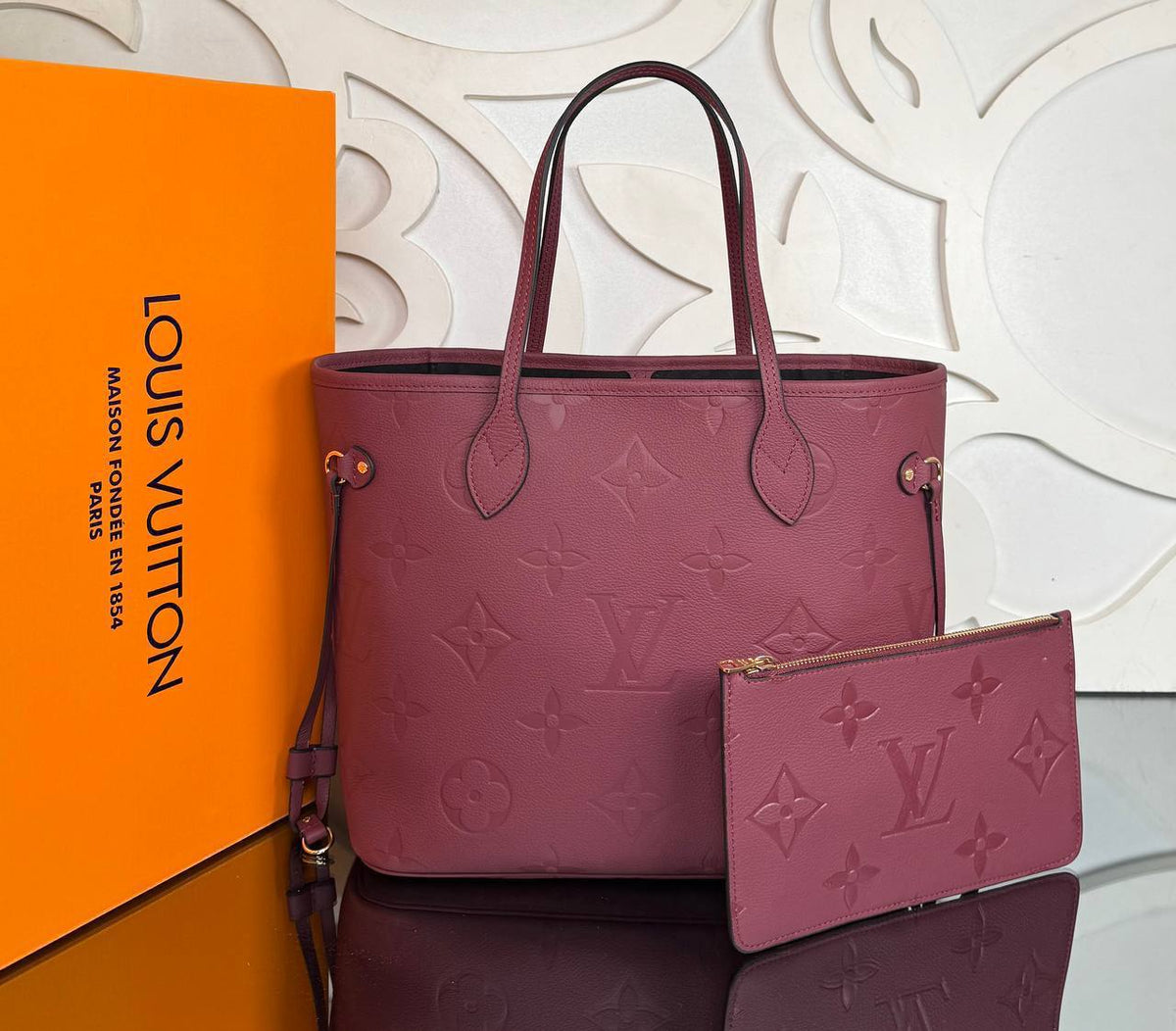 Neverfull MM | Burgundy | front view with pouch