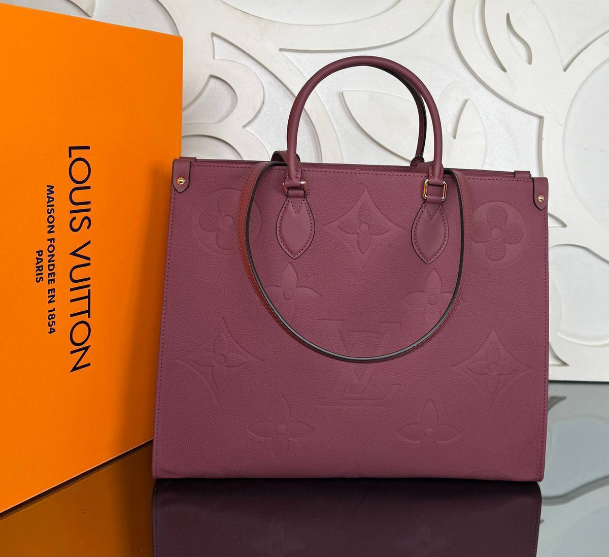 OnTheGo GM Burgundy shoulder handles
