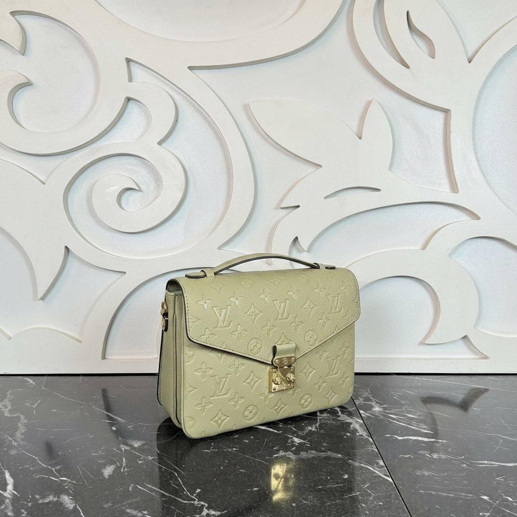 Pochette Métis Bag | Sage Green | angled view