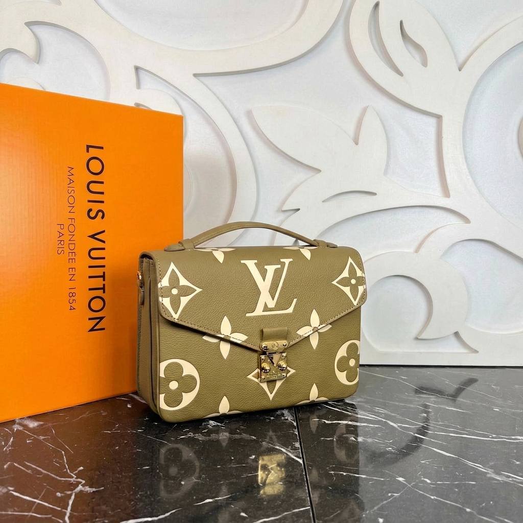 Pochette Metis Bag | Khaki | angled view