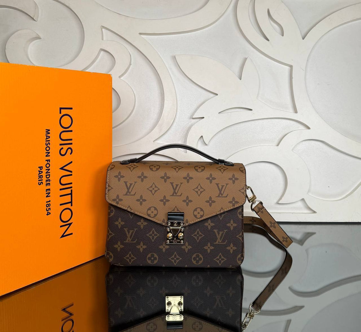 Pochette Metis Bag | Reverse Monogram | front view