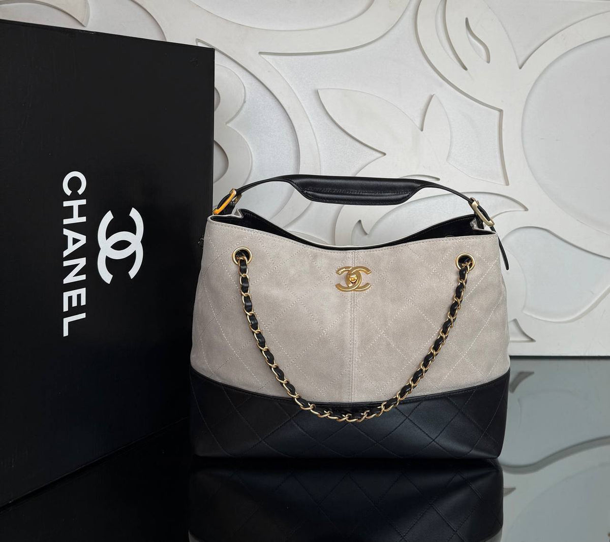Shopping Bag Medium | Light Beige and Black | front view