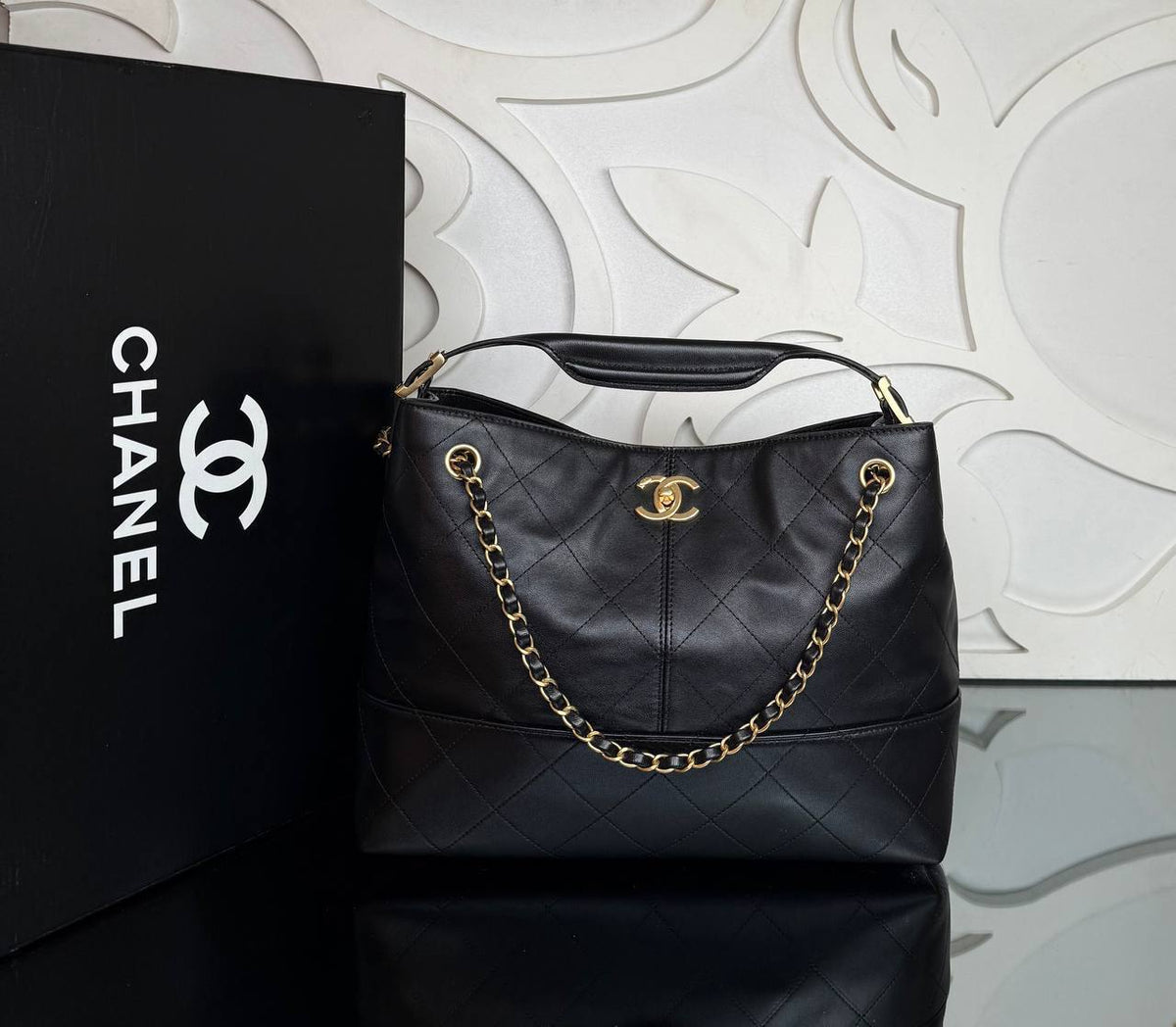 Shopping Bag Medium | Black Leather | front view