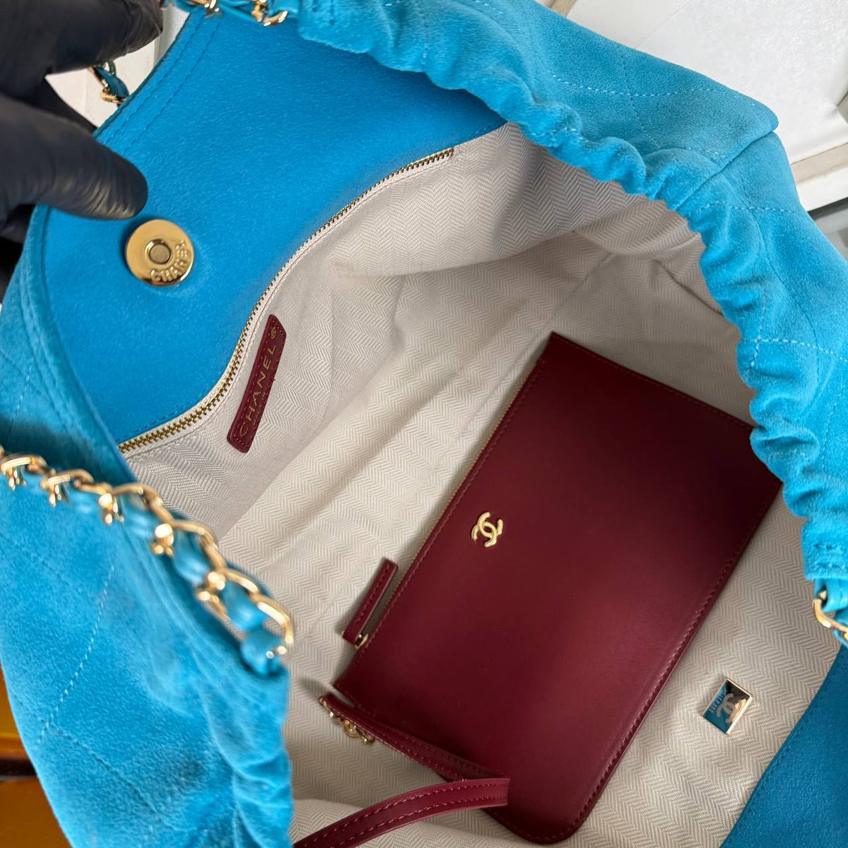 Shopping Bag Medium | Turquoise Suede | interior